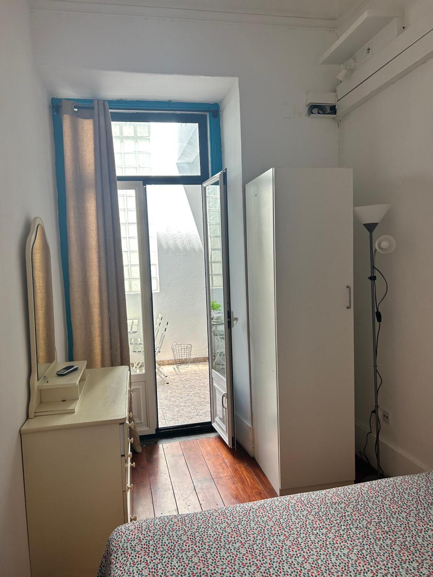 Farol Bed And Breakfast Almada Esterno foto
